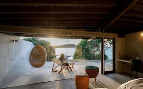 Denpaku The Beachfront Mijora